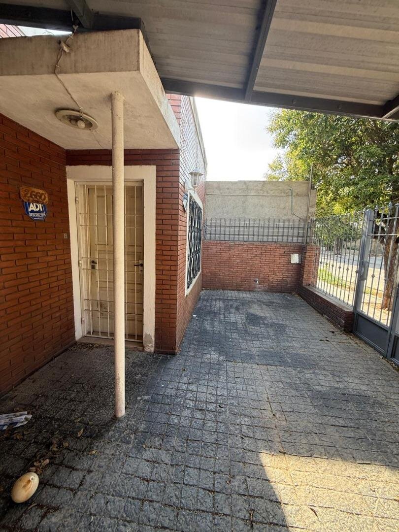 006 Casa de 3 Dormitorios con Patio y cochera APTA CRÉDITO - Imagen 3