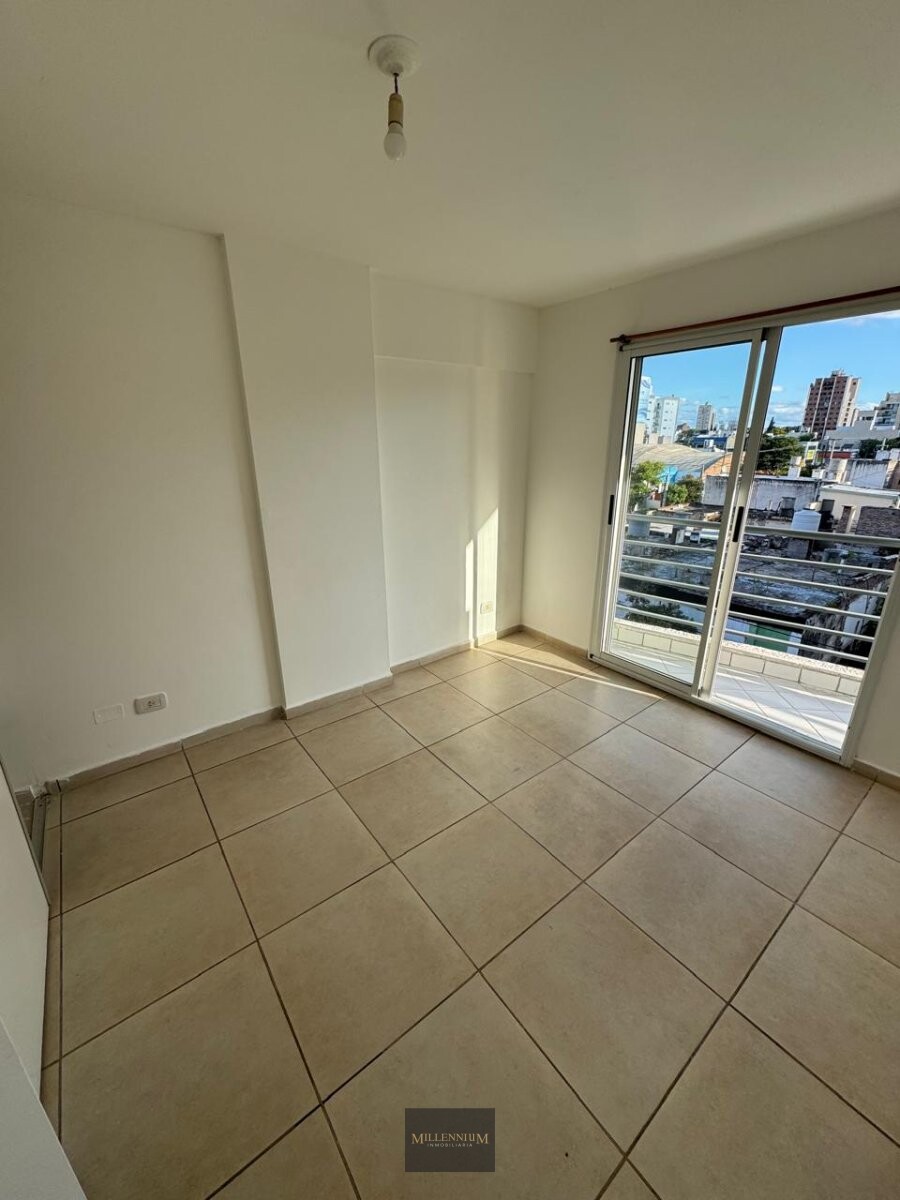 Departemento 1 dormitorio con balcon externo Alto Alberdi