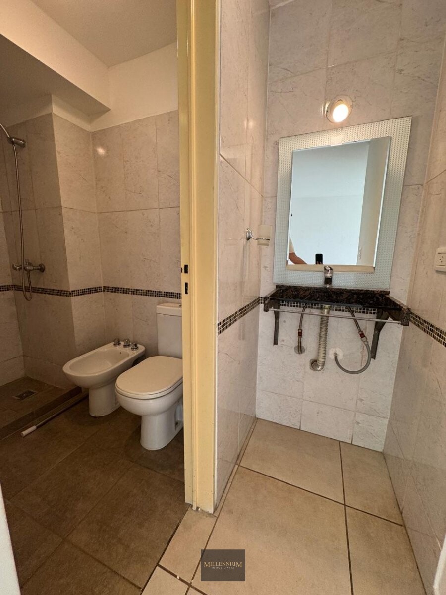 Semi piso 2 dorm y 2 baños con Balcon en alquiler- Alto Alberdi - Imagen 2