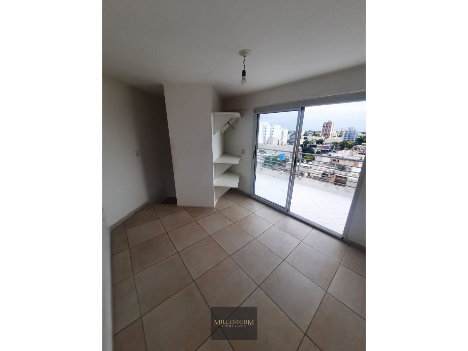 Semi piso 2 dorm y 2 baños con Balcon en alquiler- Alto Alberdi