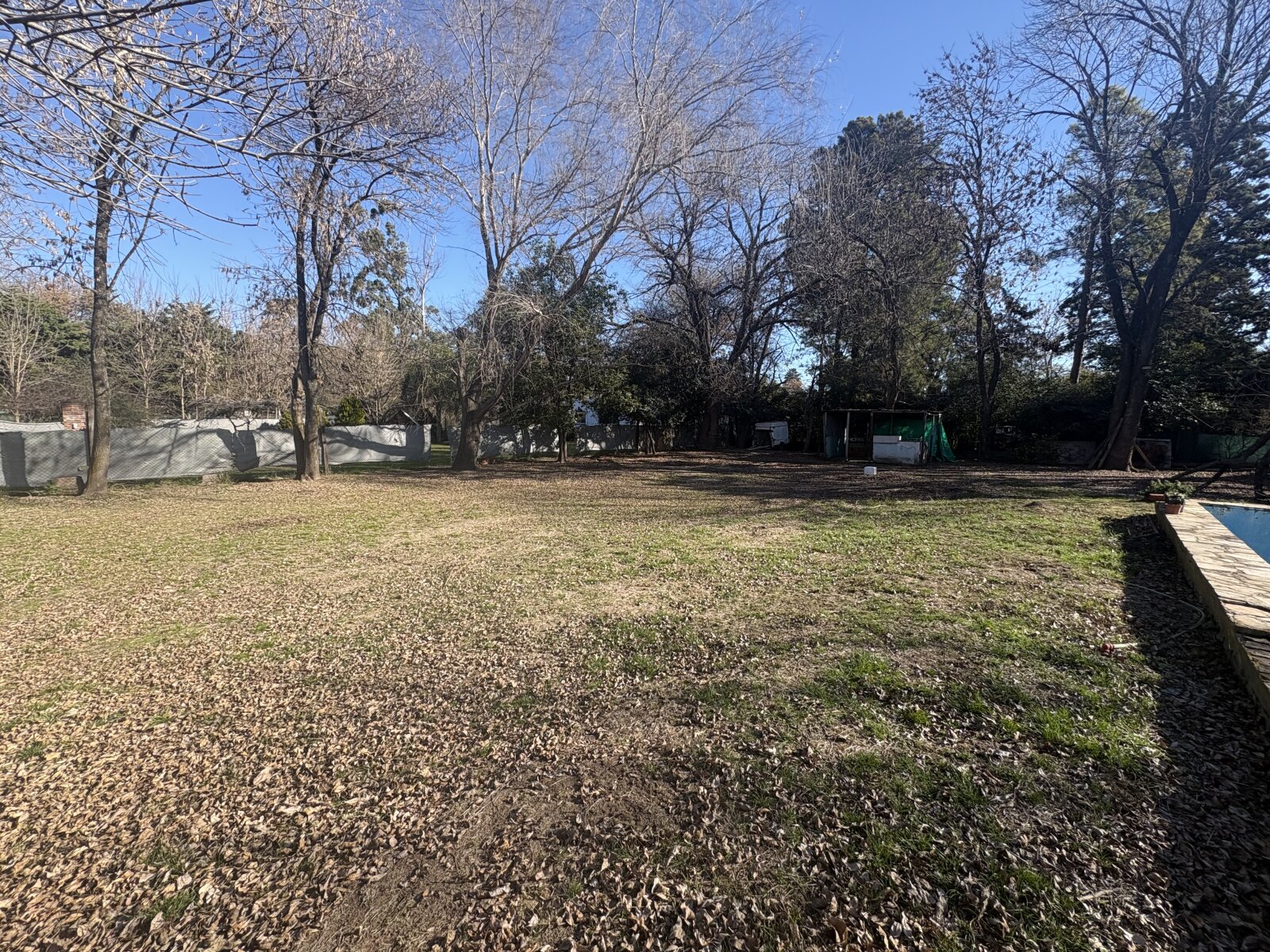 ROLDAN - CASA EN VENTA -ESQUINA RESIDENCIAL CON CASA A RECICLAR - 2500m2 - 4
