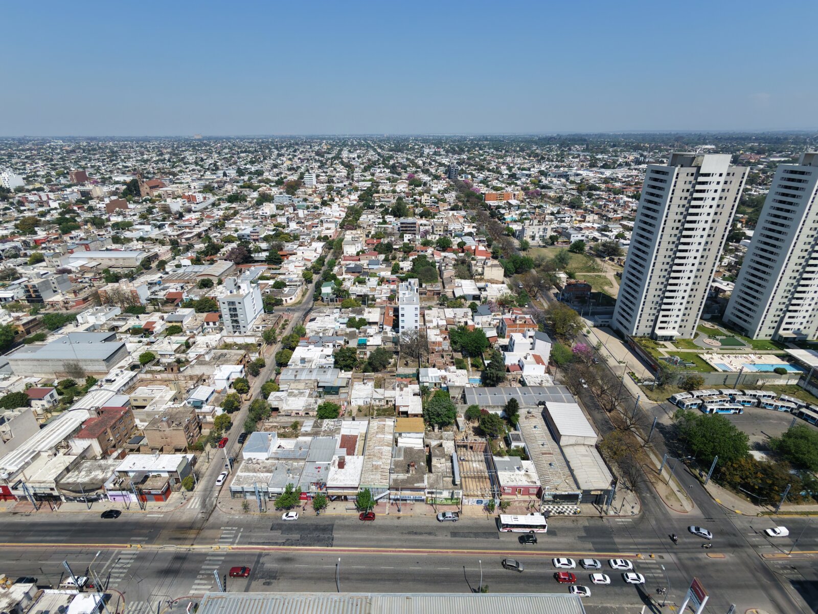 LOTE 228M2 APTO EDIFICIO SOBRE AV COLON - Imagen 7