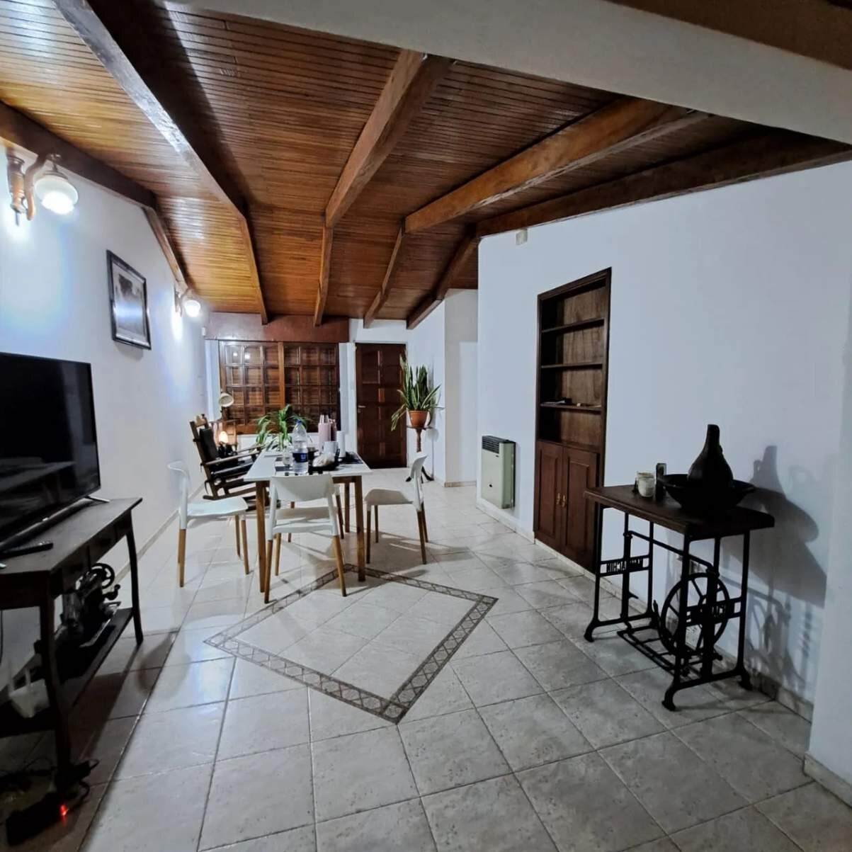 003-Casa con patio, pileta y quincho en Barrio San Pablo, Moron 3132 - Imagen 3