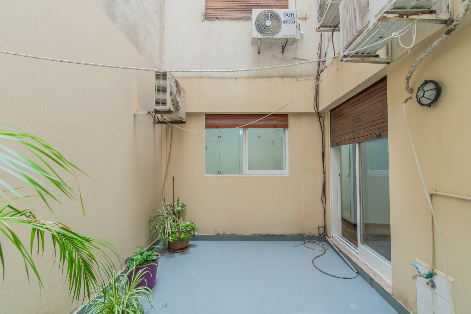 VENTA. DEPARTAMENTO 2 AMBIENTES. CON PATIO. RETIRO - 12