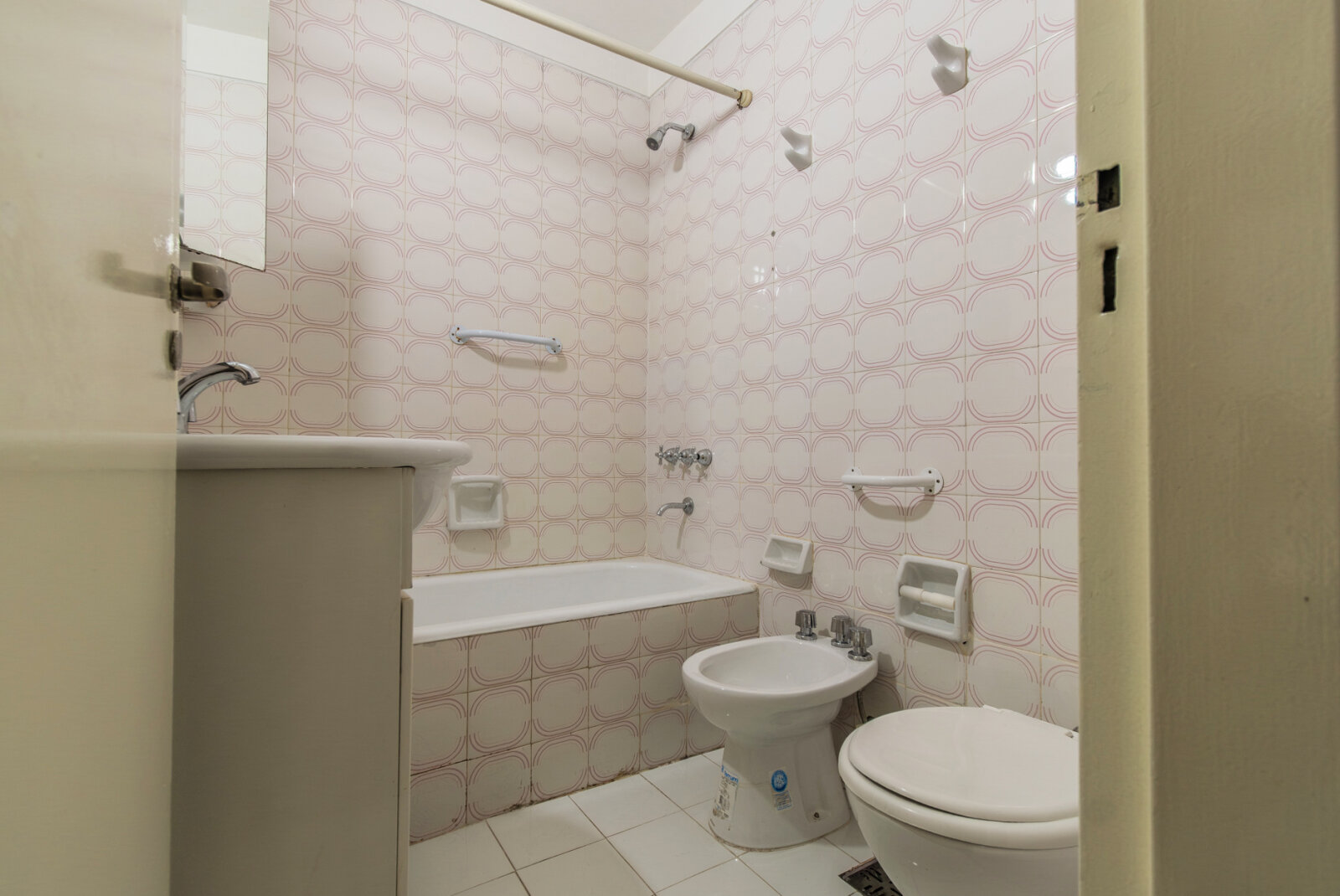 VENTA. DEPARTAMENTO 2 AMBIENTES. CON PATIO. RETIRO - 21