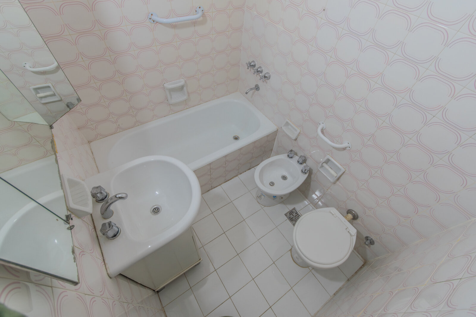 VENTA. DEPARTAMENTO 2 AMBIENTES. CON PATIO. RETIRO - 23