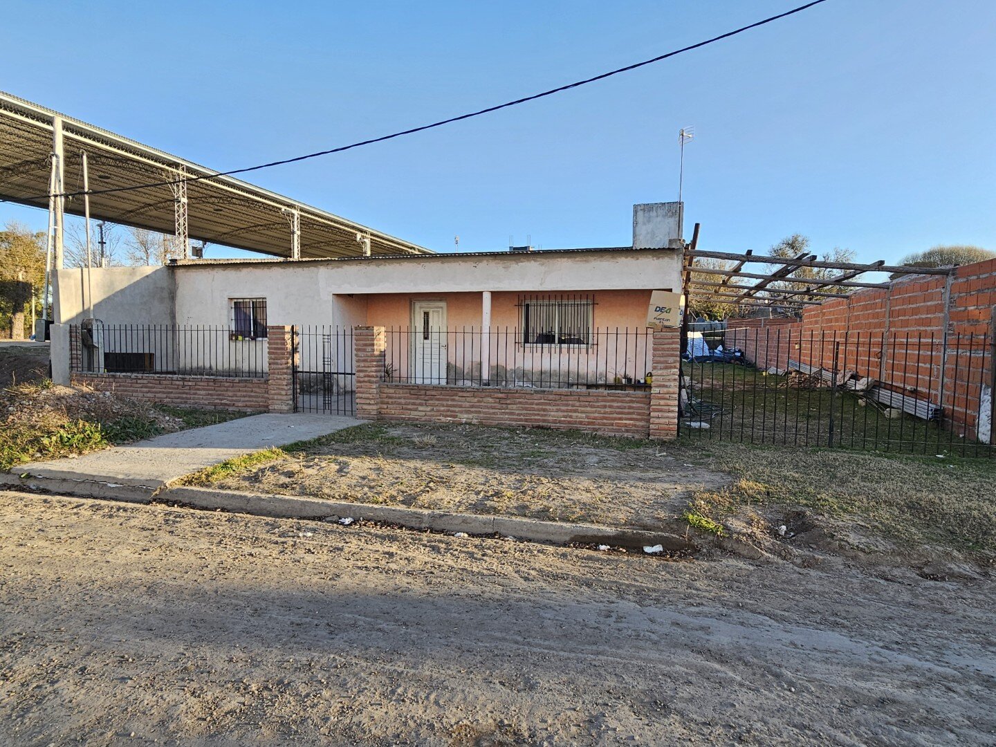 VENTA | Casa de 3 dormitorios sobre amplio terreno! Coronel Pringles, entre Liniers y Boulevard Brown - 3
