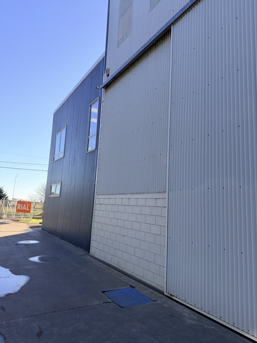 Área Industrial Correa - Nave Industrial con oficinas 2700 m2 - 24