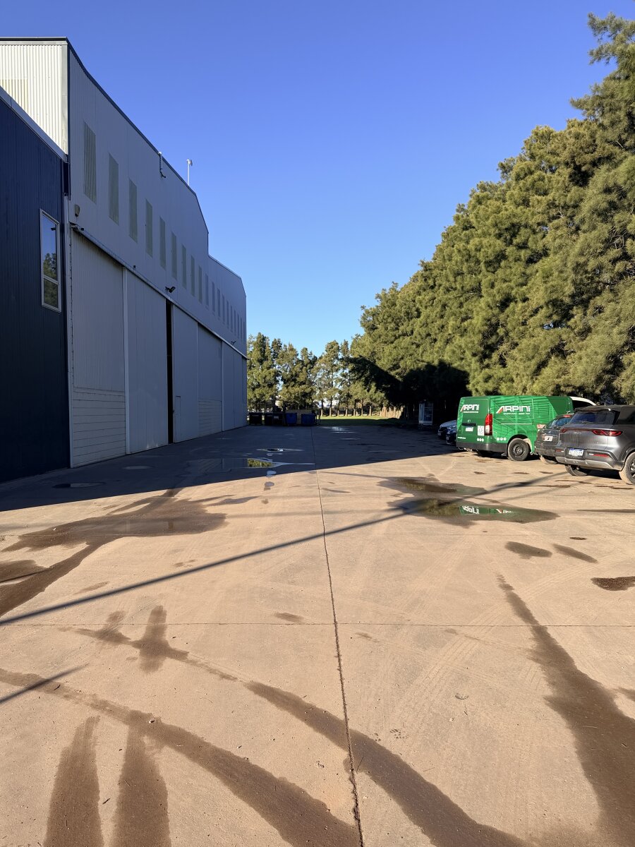 Área Industrial Correa - Nave Industrial con oficinas 2700 m2 - 30