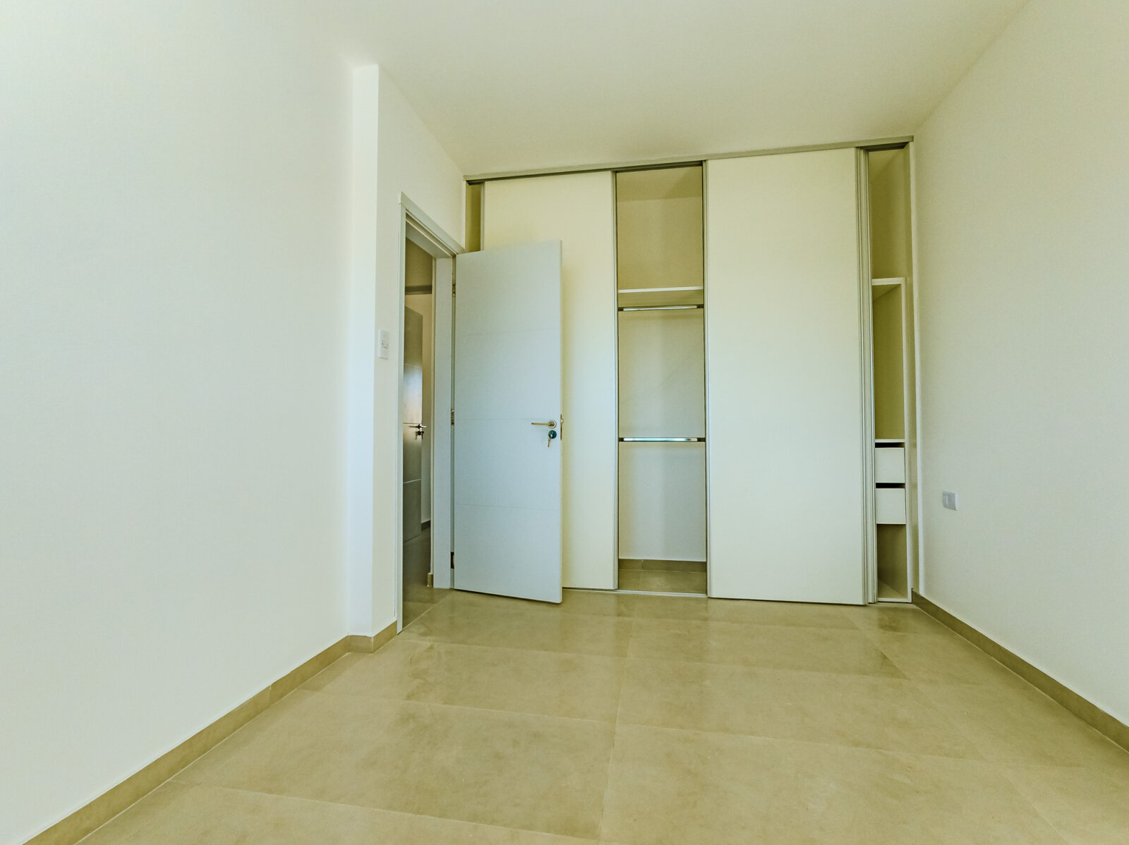 Duplex A Estrenar de 2 dormitorios con cochera y galería con asador. Mza 41 Lote 20. Docta Boulevard - Imagen 23