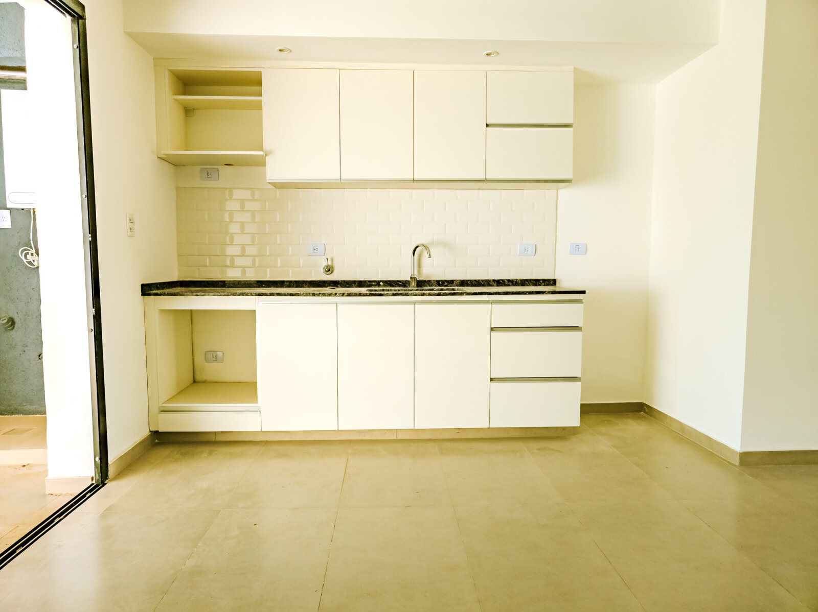 Duplex A Estrenar de 2 dormitorios con cochera y galería con asador. Mza 41 Lote 20. Docta Boulevard — foto 7