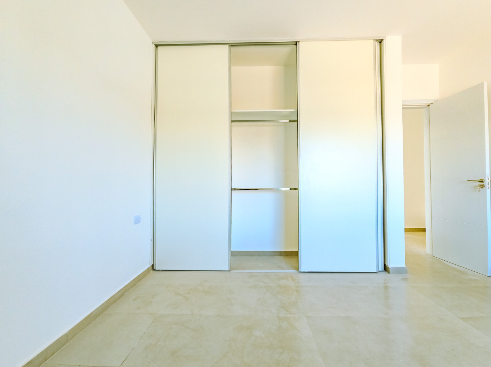 Duplex A Estrenar de 2 dormitorios con cochera y galería con asador. Mza 41 Lote 20. Docta Boulevard - Imagen 20