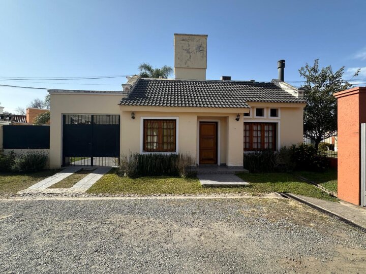 Casa en housing barrio El Refugio