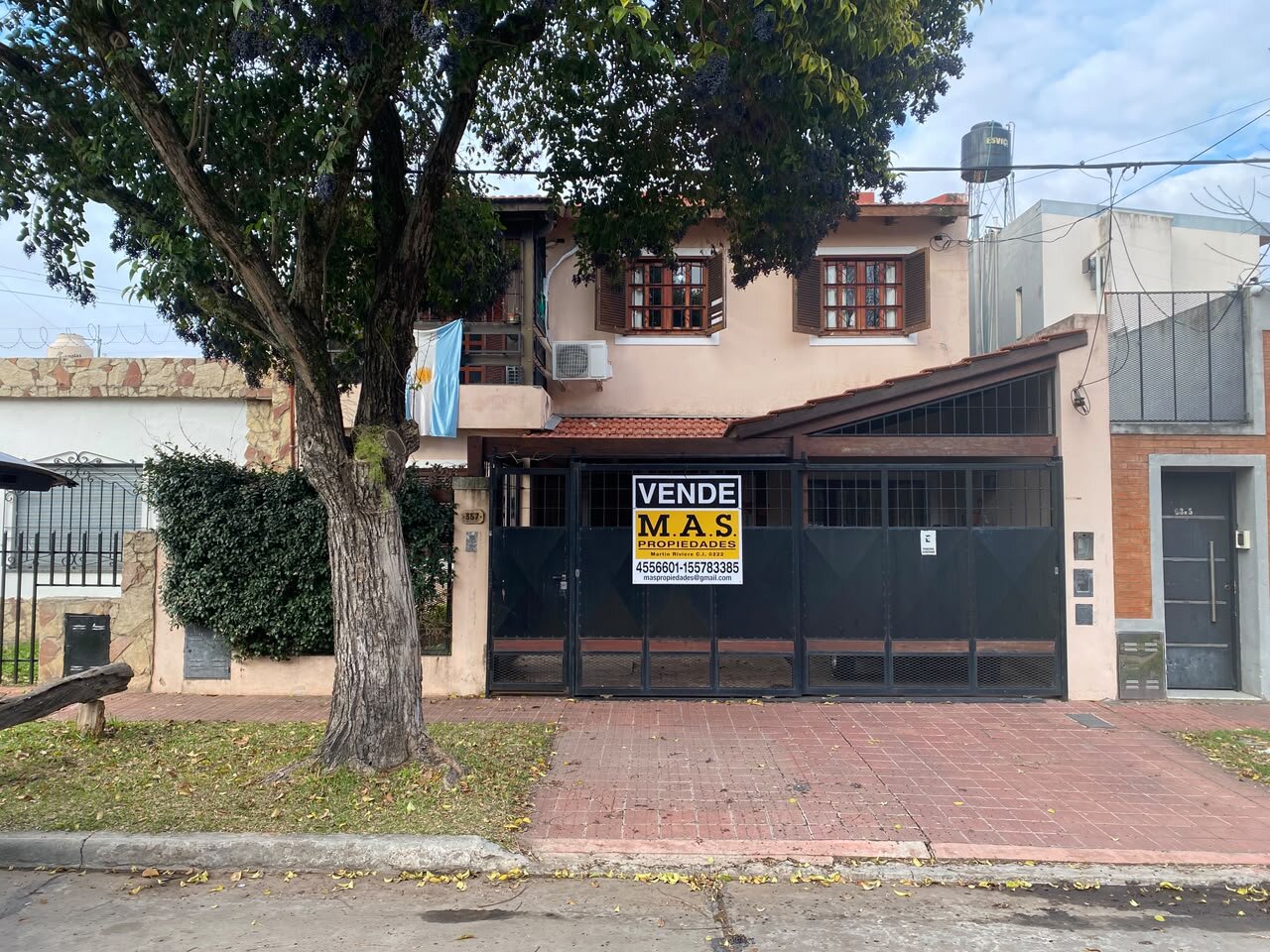 Casa Vucetich 357, compuesta por dos viviendas familiares independientes. - 2