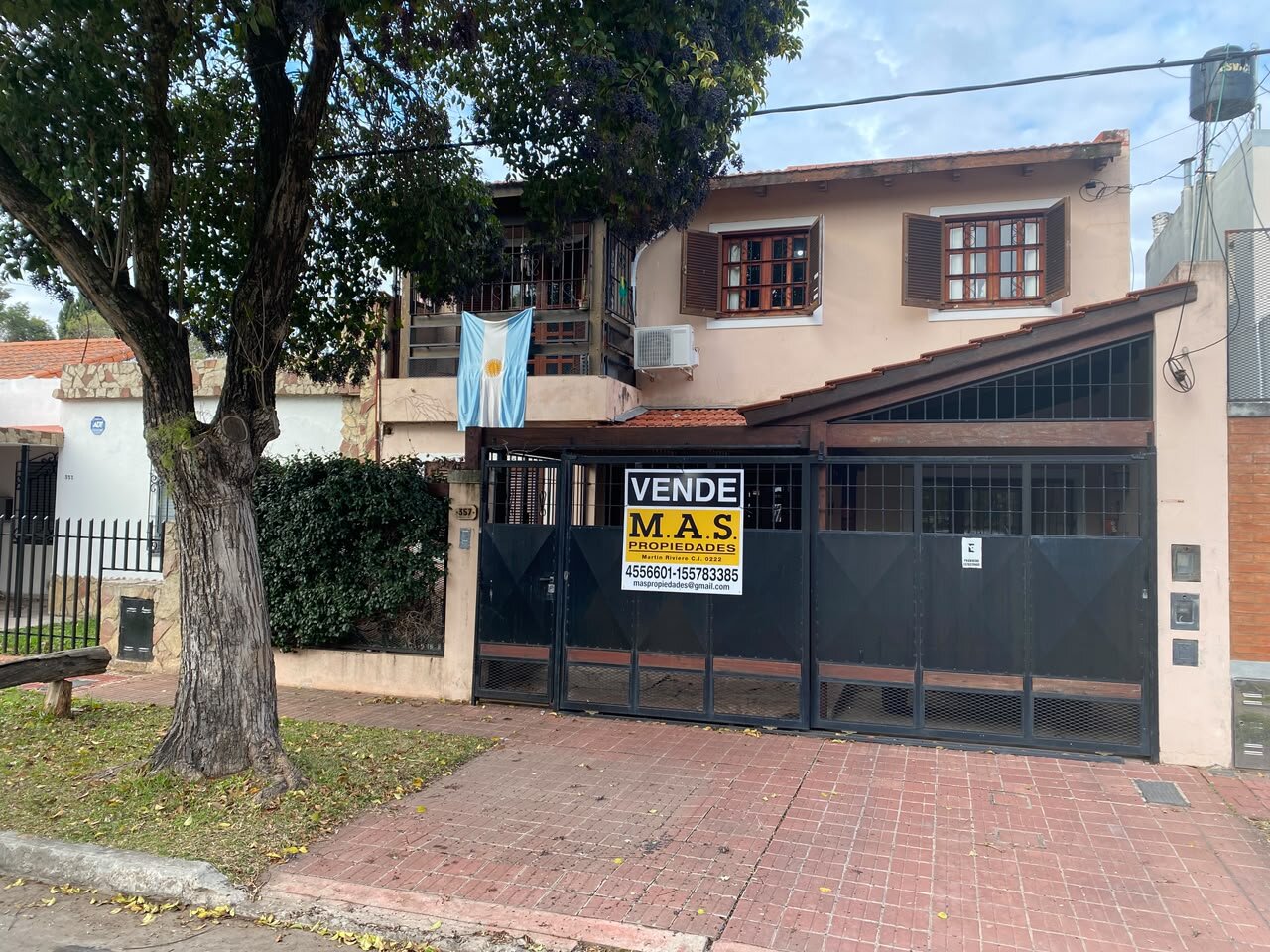 Casa Vucetich 357, compuesta por dos viviendas familiares independientes. - 1