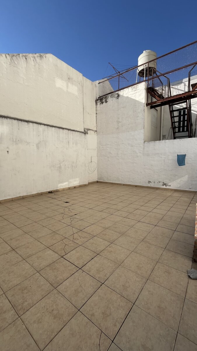 Departamento 1 dormitorio con patio en venta, arroyito — foto 5
