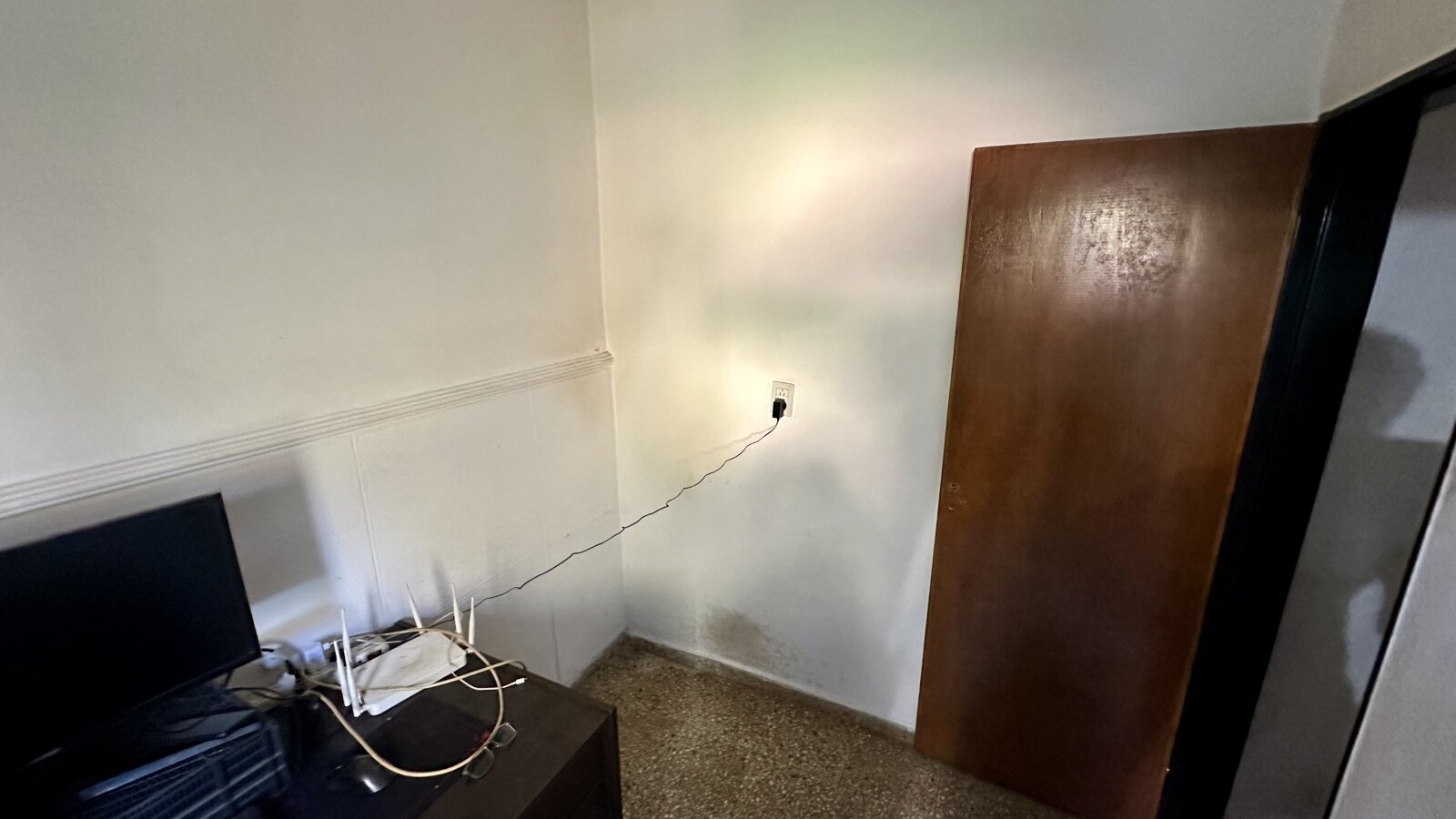 Vendo Casa 2 Dorm. Barrio Marques Amplio Jardin y Cochera - Imagen 8