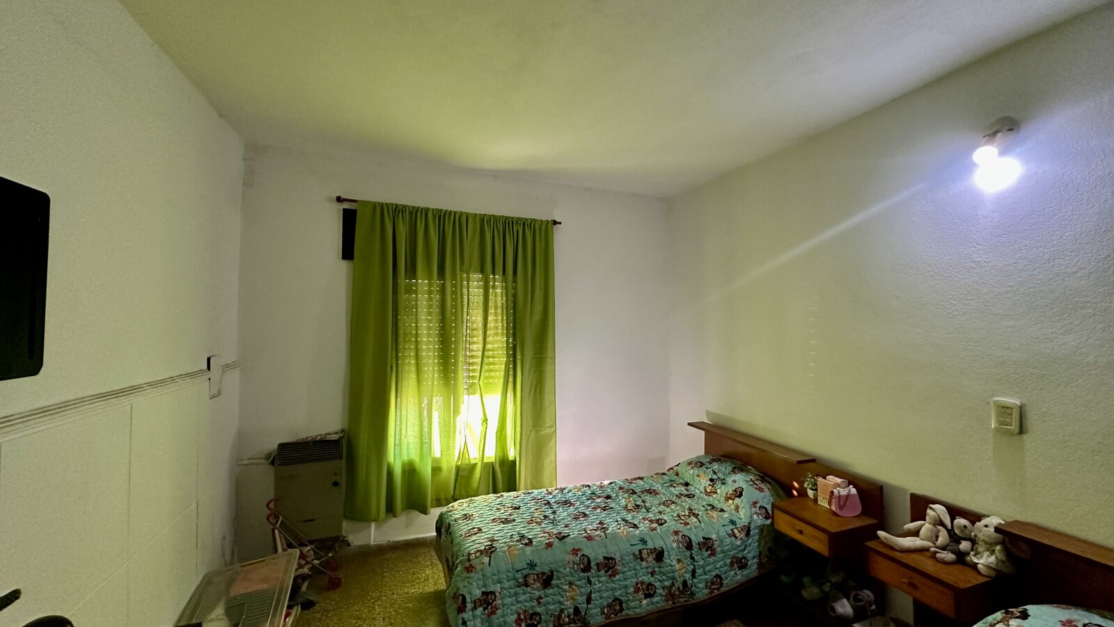 Vendo Casa 2 Dorm. Barrio Marques Amplio Jardin y Cochera - Imagen 10
