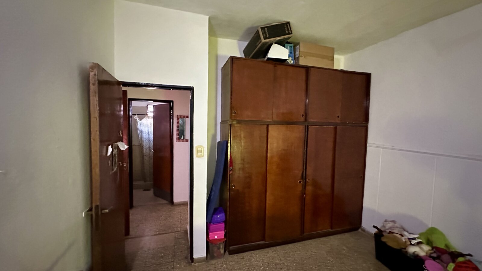 Vendo Casa 2 Dorm. Barrio Marques Amplio Jardin y Cochera - Imagen 9