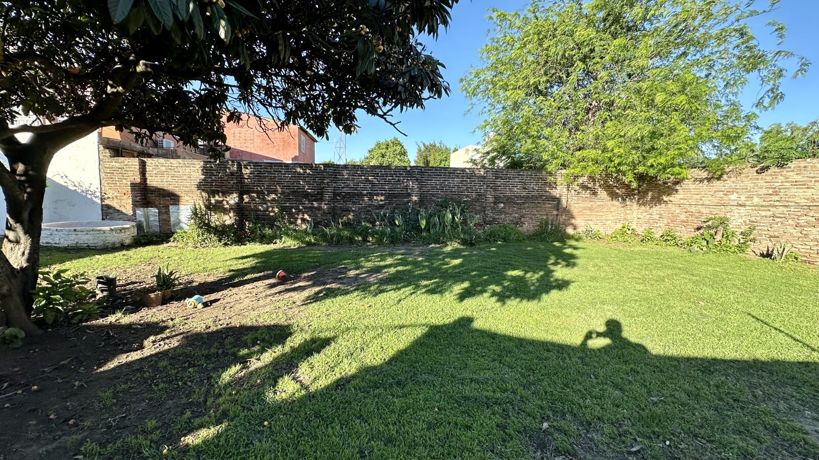 Vendo Casa 2 Dorm. Barrio Marques Amplio Jardin y Cochera - Imagen 5