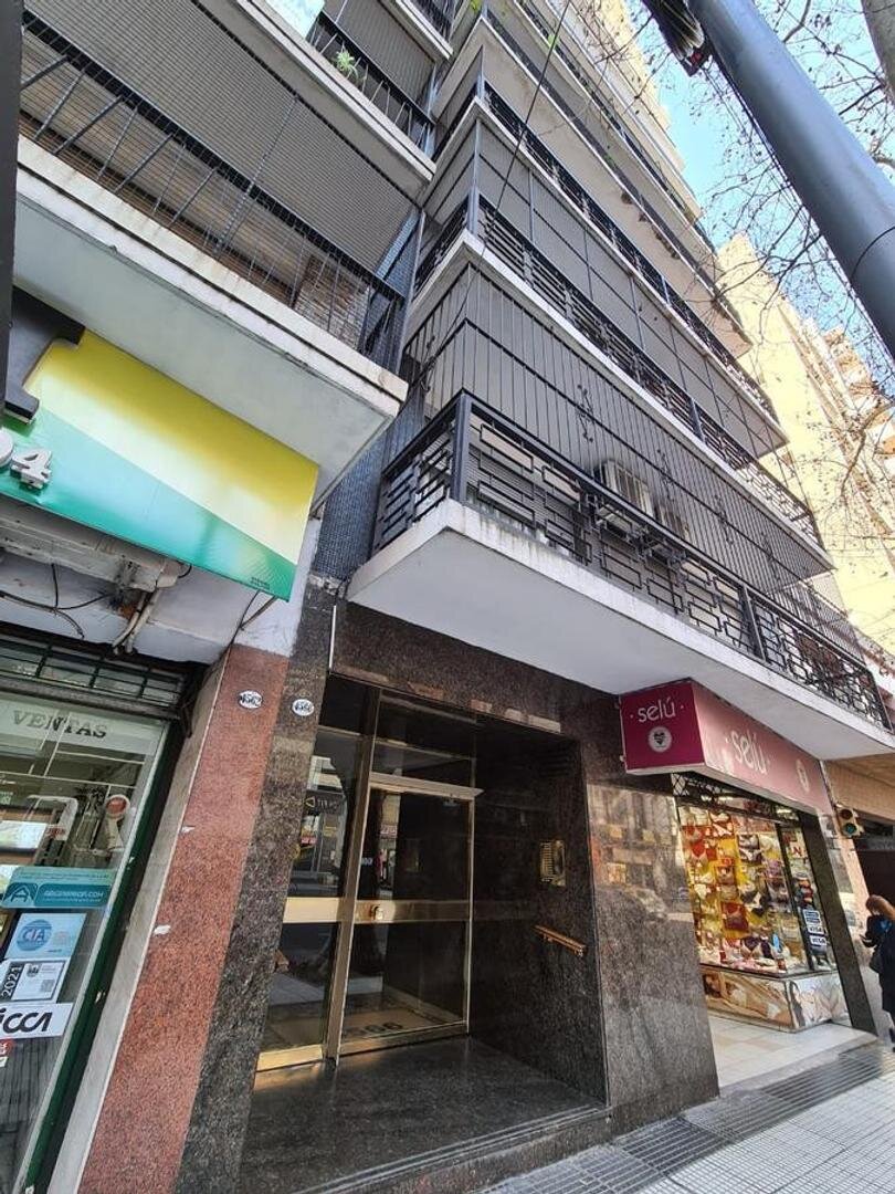 IMPORTANTE DEPTO. 3 AMBIENTES CON DEPENDENCIAS COCINA COMEDOR DIARIO DOBLE ENTRADA - 26