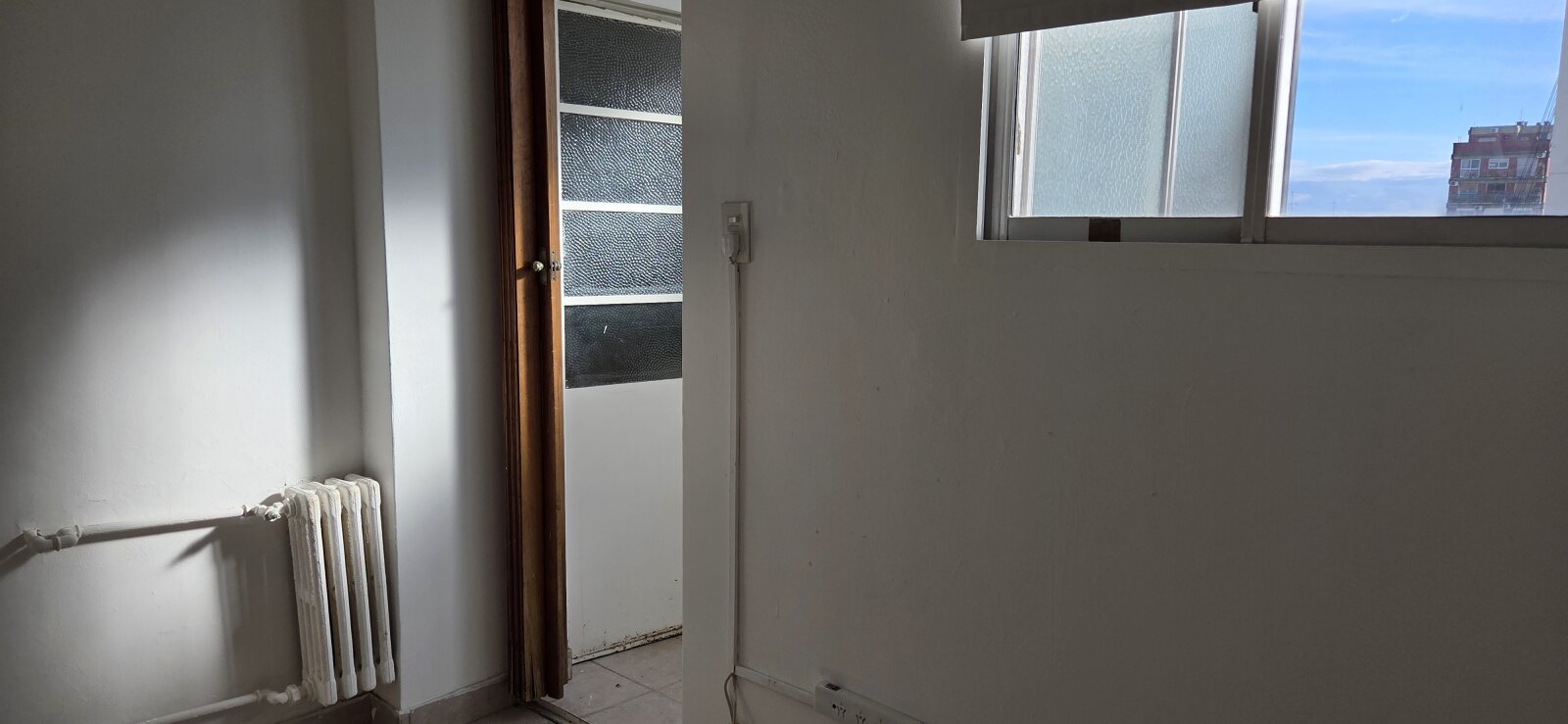 IMPORTANTE DEPTO. 3 AMBIENTES CON DEPENDENCIAS COCINA COMEDOR DIARIO DOBLE ENTRADA - 16