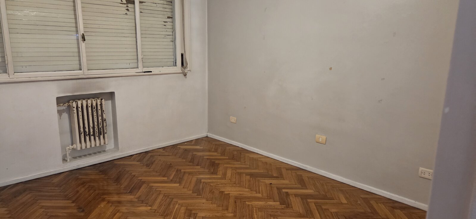 IMPORTANTE DEPTO. 3 AMBIENTES CON DEPENDENCIAS COCINA COMEDOR DIARIO DOBLE ENTRADA - 22
