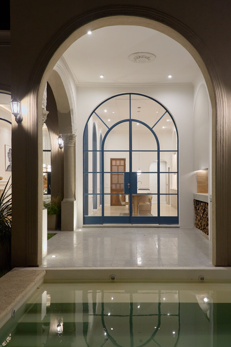VENTA SARMIENTO 2300 CASA EN DOS PLANTAS 3 DORMITORIOS, 3 BAÑOS CON COCHERA Y PISCINA - 60