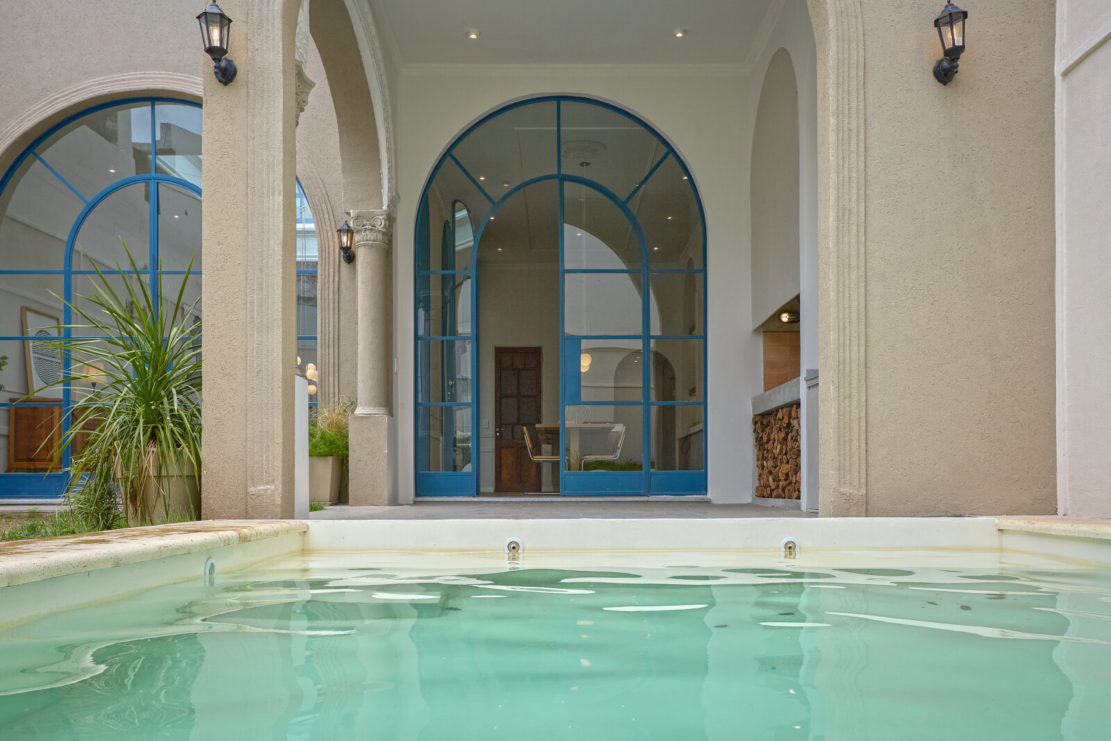 VENTA SARMIENTO 2300 CASA EN DOS PLANTAS 3 DORMITORIOS, 3 BAÑOS CON COCHERA Y PISCINA - 55