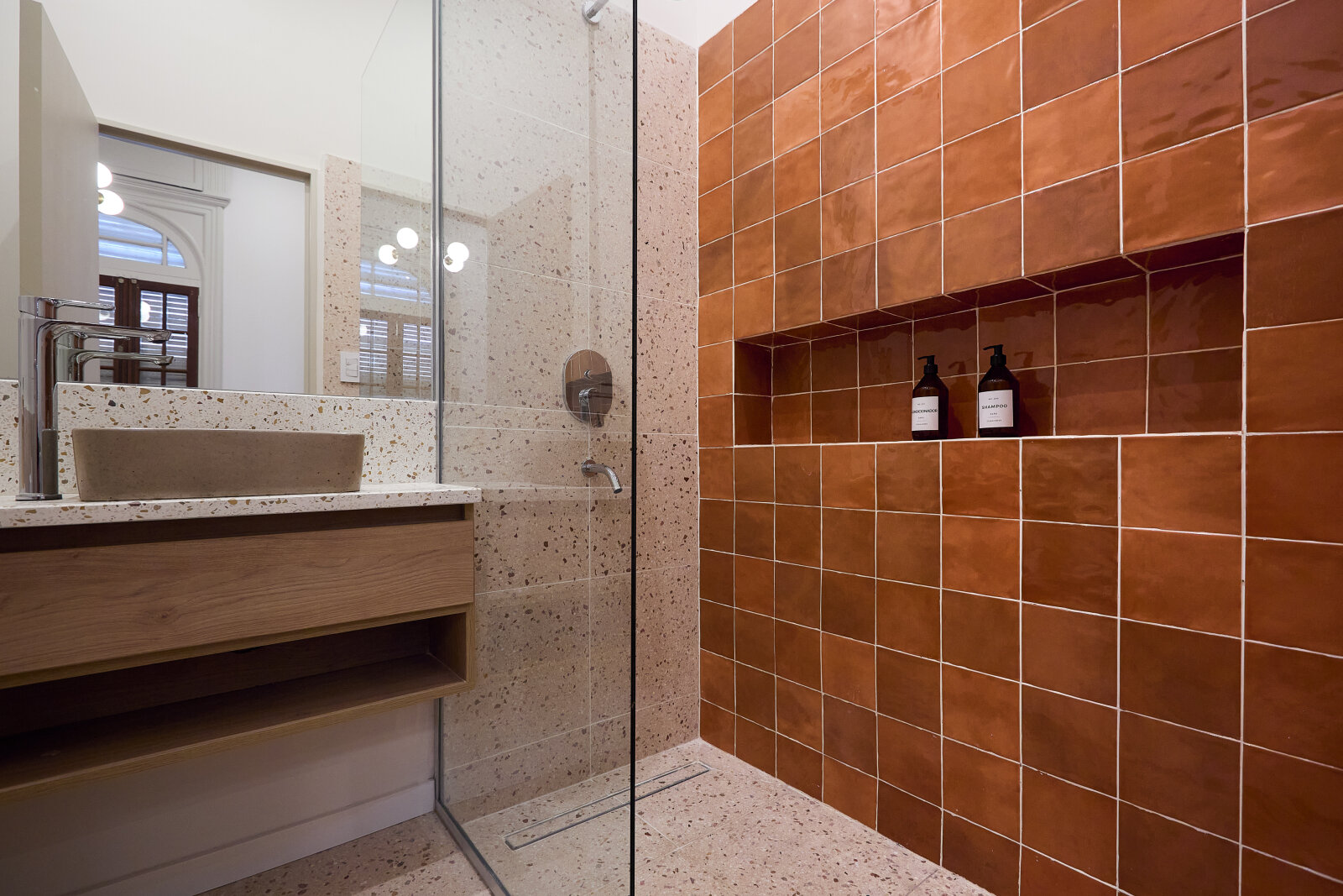 VENTA SARMIENTO 2300 CASA EN DOS PLANTAS 3 DORMITORIOS, 3 BAÑOS CON COCHERA Y PISCINA - 58