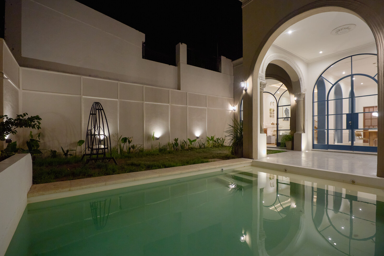 VENTA SARMIENTO 2300 CASA EN DOS PLANTAS 3 DORMITORIOS, 3 BAÑOS CON COCHERA Y PISCINA - 62