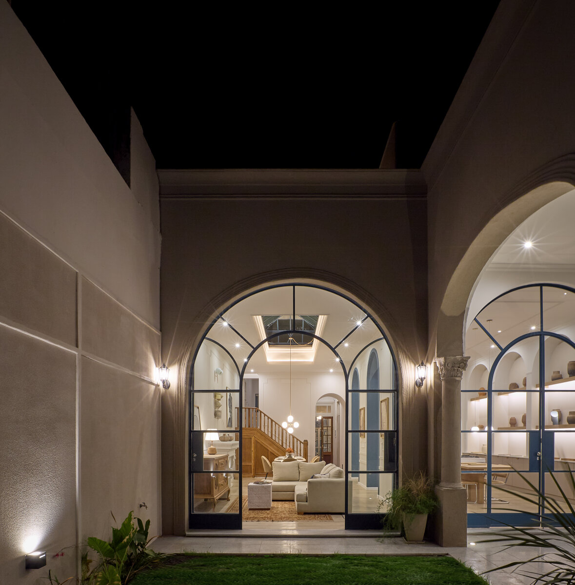 VENTA SARMIENTO 2300 CASA EN DOS PLANTAS 3 DORMITORIOS, 3 BAÑOS CON COCHERA Y PISCINA - 59