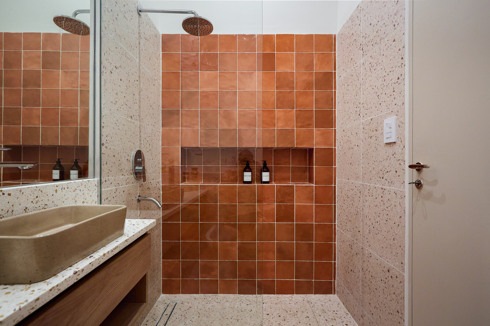 VENTA SARMIENTO 2300 CASA EN DOS PLANTAS 3 DORMITORIOS, 3 BAÑOS CON COCHERA Y PISCINA - 56