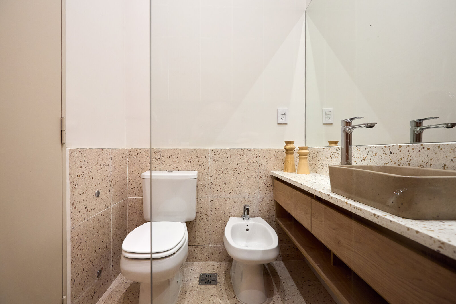 VENTA SARMIENTO 2300 CASA EN DOS PLANTAS 3 DORMITORIOS, 3 BAÑOS CON COCHERA Y PISCINA - 57
