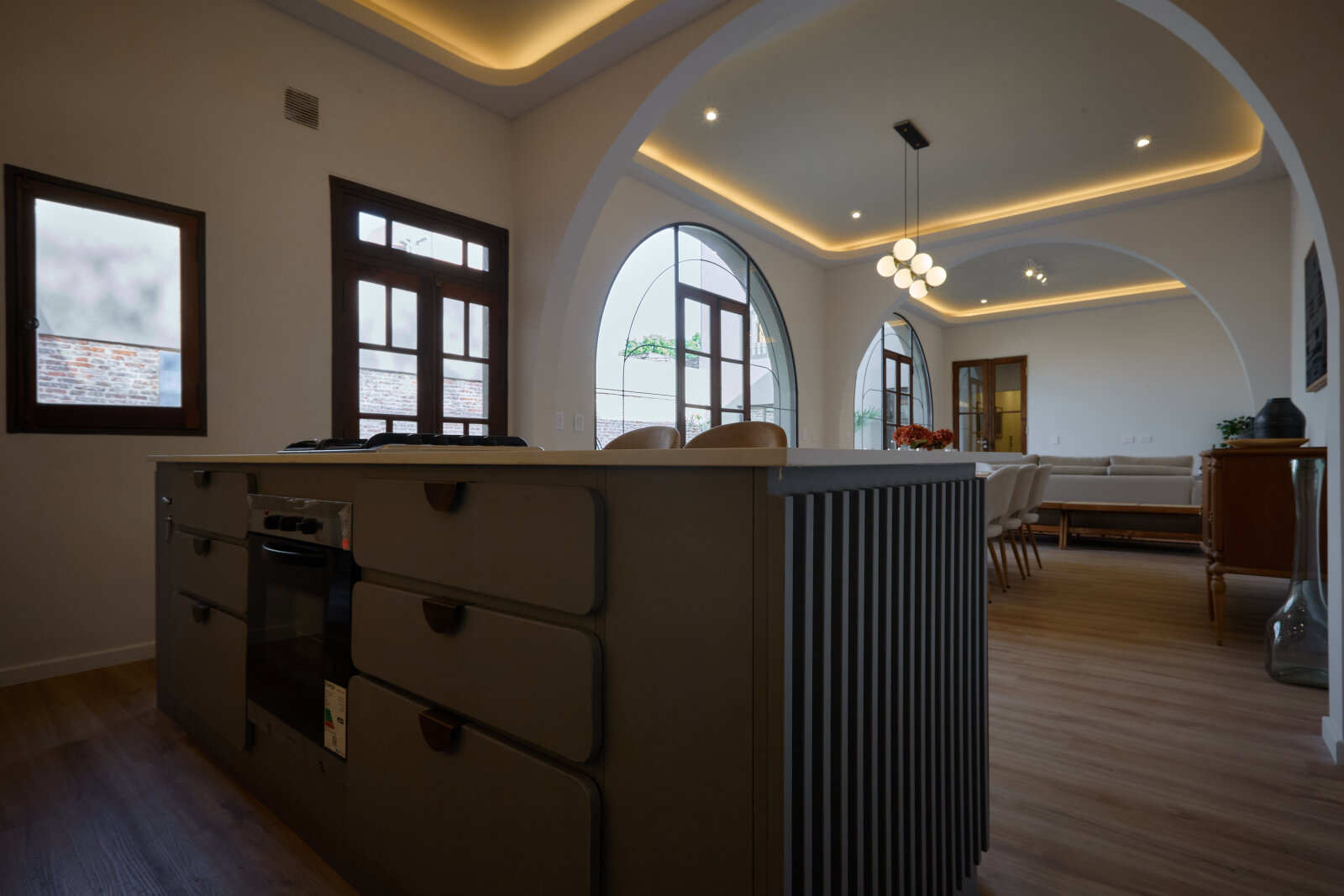 VENTA RICCHIERI 1400, CASA 3 DORMIT + comodin, 3 baños, cochera, patio y piscina. - 18