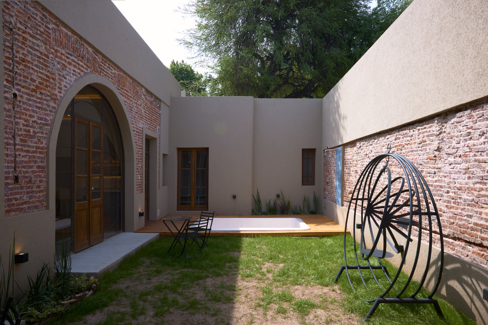 VENTA RICCHIERI 1400, CASA 3 DORMIT + comodin, 3 baños, cochera, patio y piscina. - 23