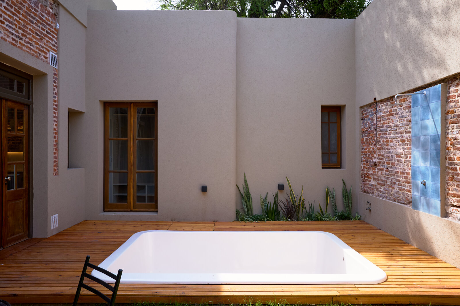 VENTA RICCHIERI 1400, CASA 3 DORMIT + comodin, 3 baños, cochera, patio y piscina. - 24