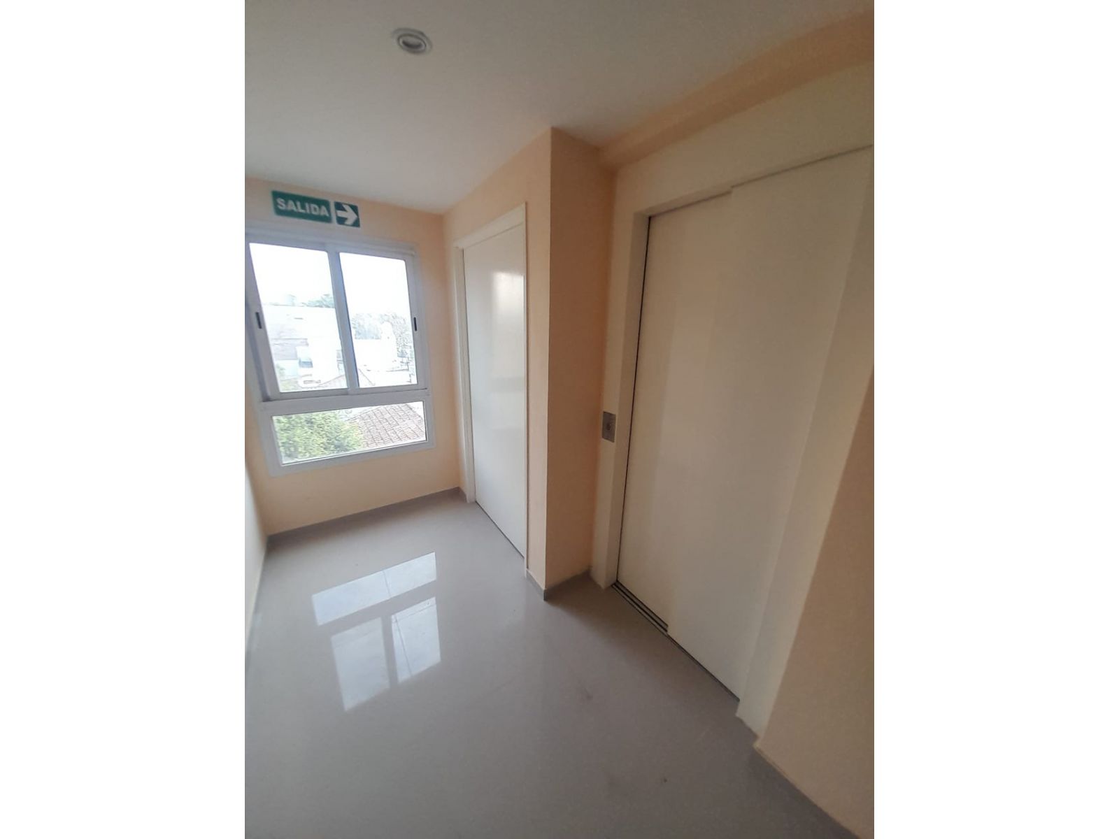Alquiler 1 AMB - A estrenar!! P/USO COMERCIAL-PROFESIONAL - San Miguel. Bajas expensas. - 2