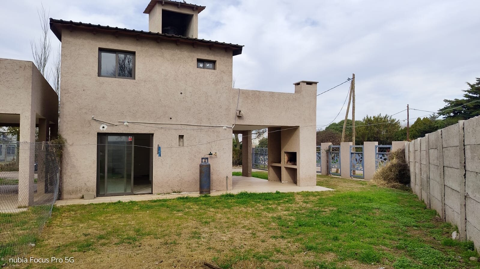 VENTA EXCELENTE CASA 2 DORM 2BAÑOS C/PATIO en HOUSING B° CAMPO NORTE - E53 USD 115.000 - Imagen 3