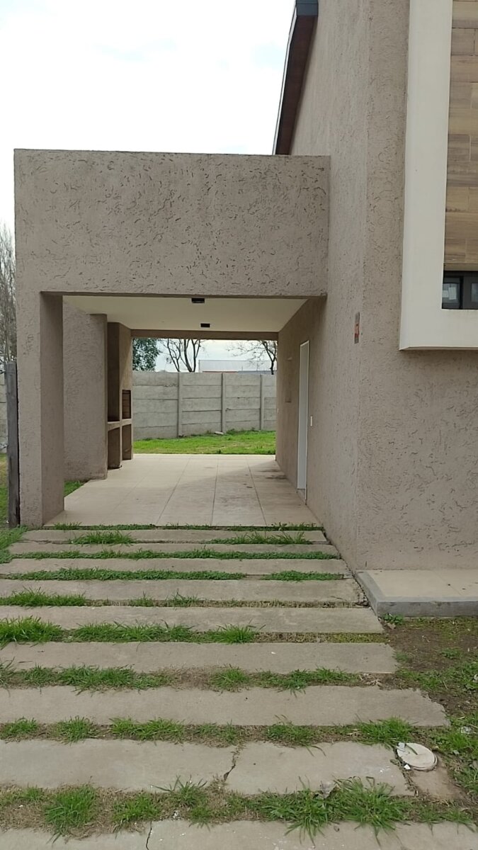 VENTA EXCELENTE CASA 2 DORM 2BAÑOS C/PATIO en HOUSING B° CAMPO NORTE - E53 USD 115.000 - Imagen 5