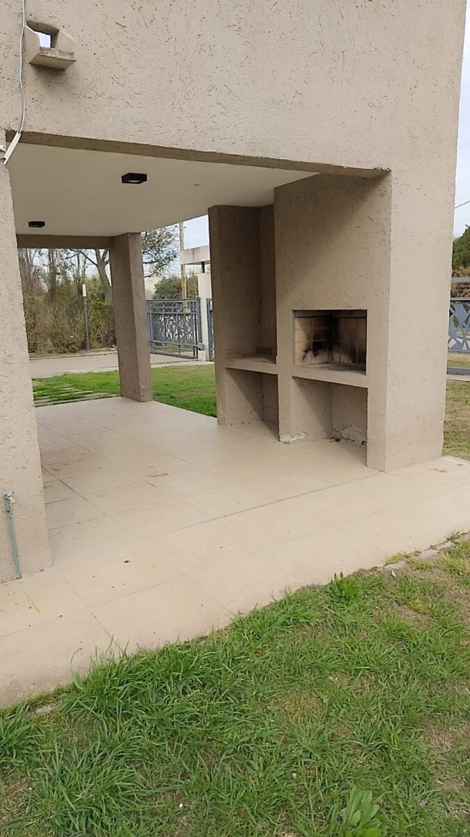 VENTA EXCELENTE CASA 2 DORM 2BAÑOS C/PATIO en HOUSING B° CAMPO NORTE - E53 USD 115.000 - Imagen 4