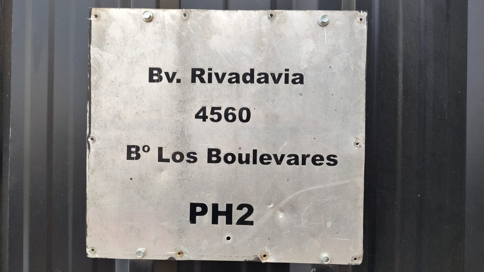 ALQUILO NAVES INDUSTRIALES DE 400 M2 CON OFICINA EN LOS BOULEVARES - Imagen 6