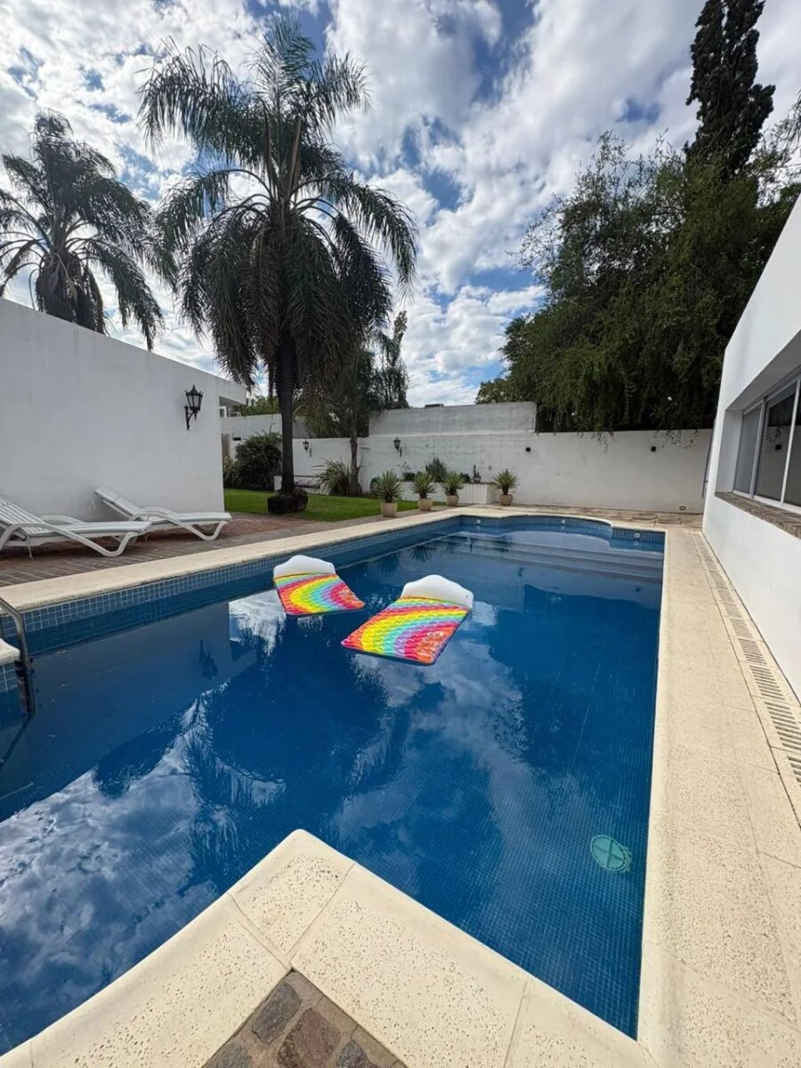 Casa en Venta en Cerro de las Rosas | 4 Dormitorios | Pileta | Quincho | 483 m² Cubiertos | 1.045 m² de Terreno | Apto Crédito - 3