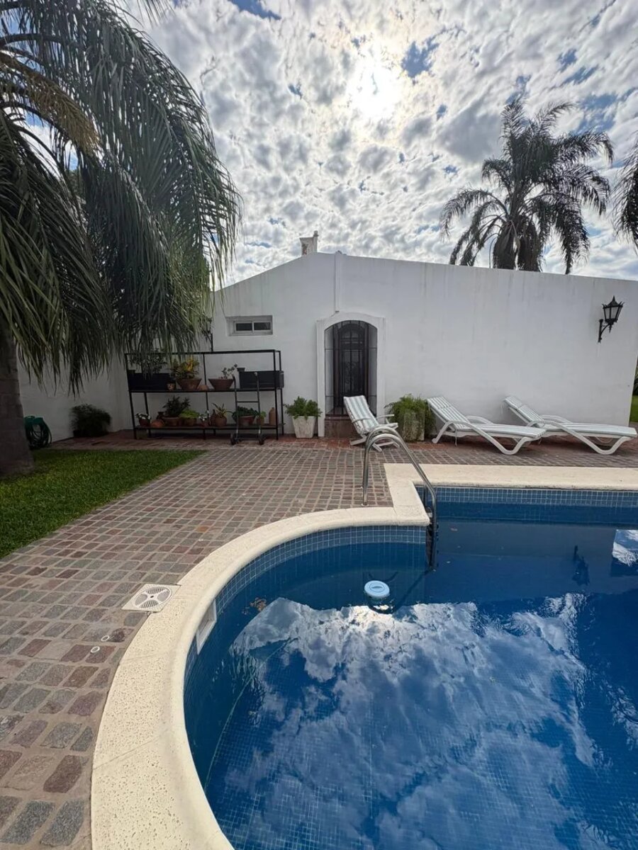 Casa en Venta en Cerro de las Rosas | 4 Dormitorios | Pileta | Quincho | 483 m² Cubiertos | 1.045 m² de Terreno | Apto Crédito - 2