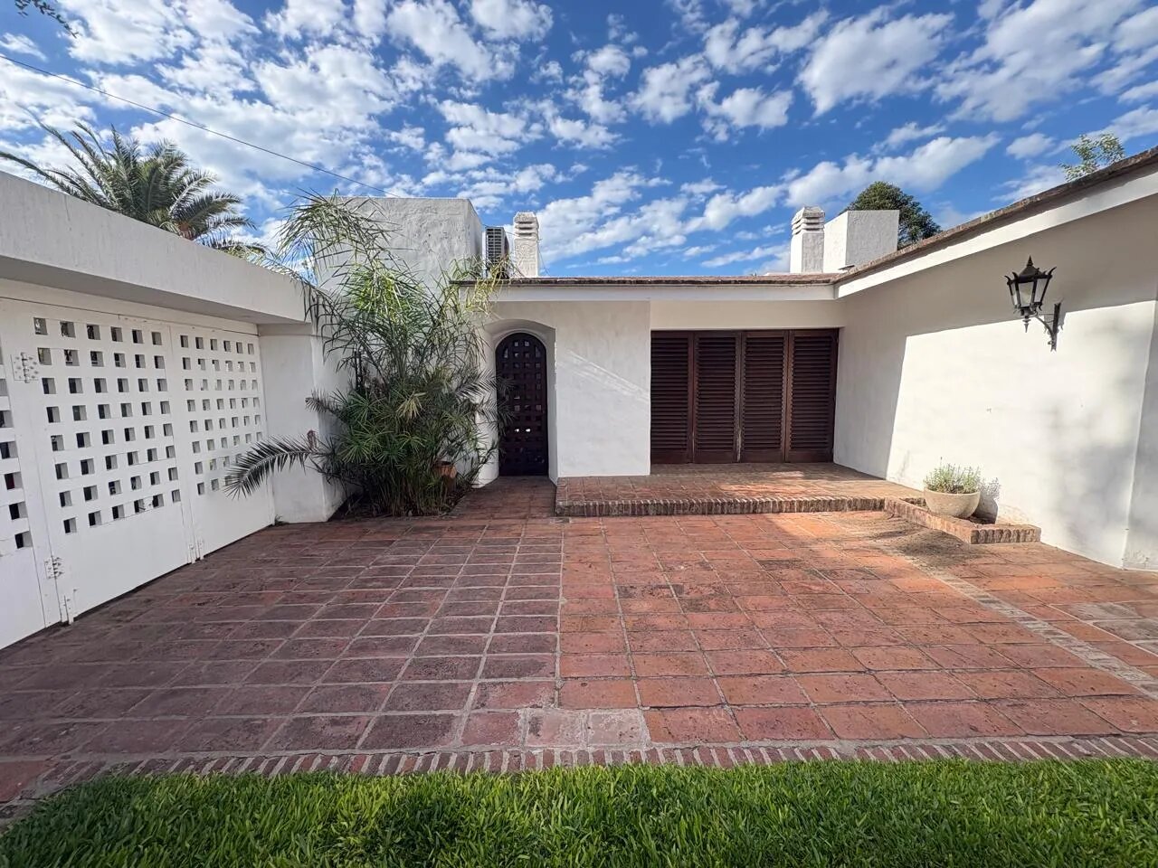 Casa en Venta en Cerro de las Rosas | 4 Dormitorios | Pileta | Quincho | 483 m² Cubiertos | 1.045 m² de Terreno | Apto Crédito - 1