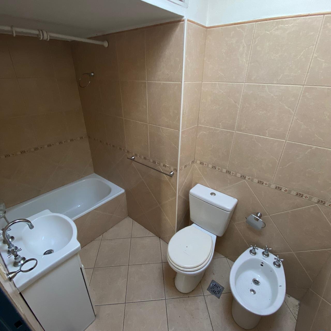 Castelar zona Mc Donal`s. Departamento 2 ambientes - 5