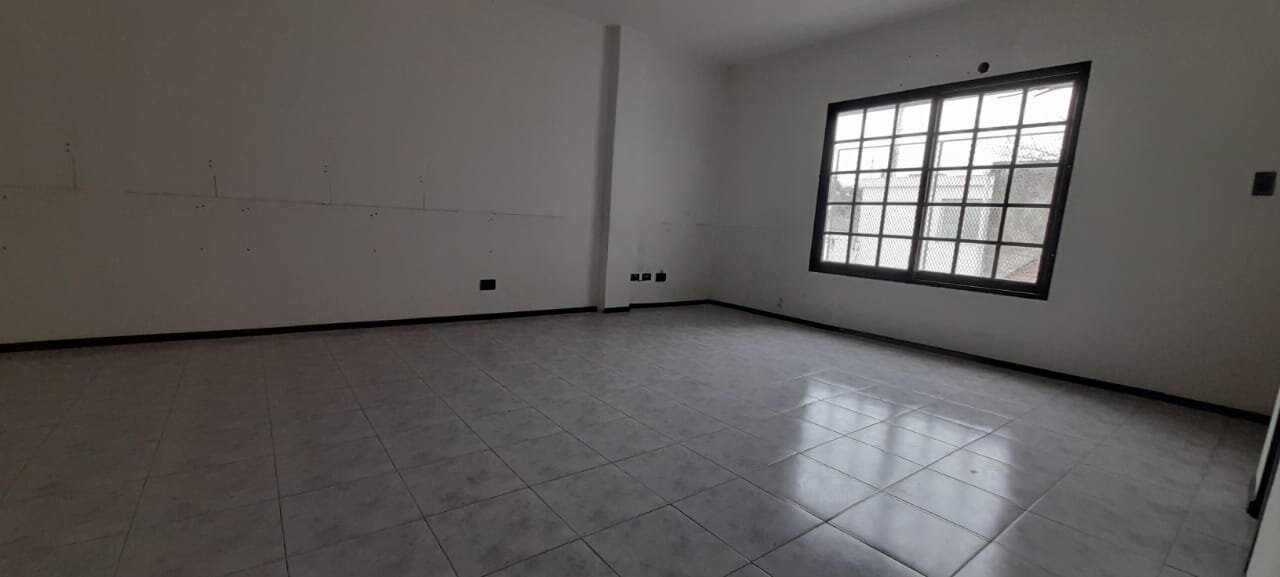 Ituzaingo Edificio centrico con oficinas y locales - 9