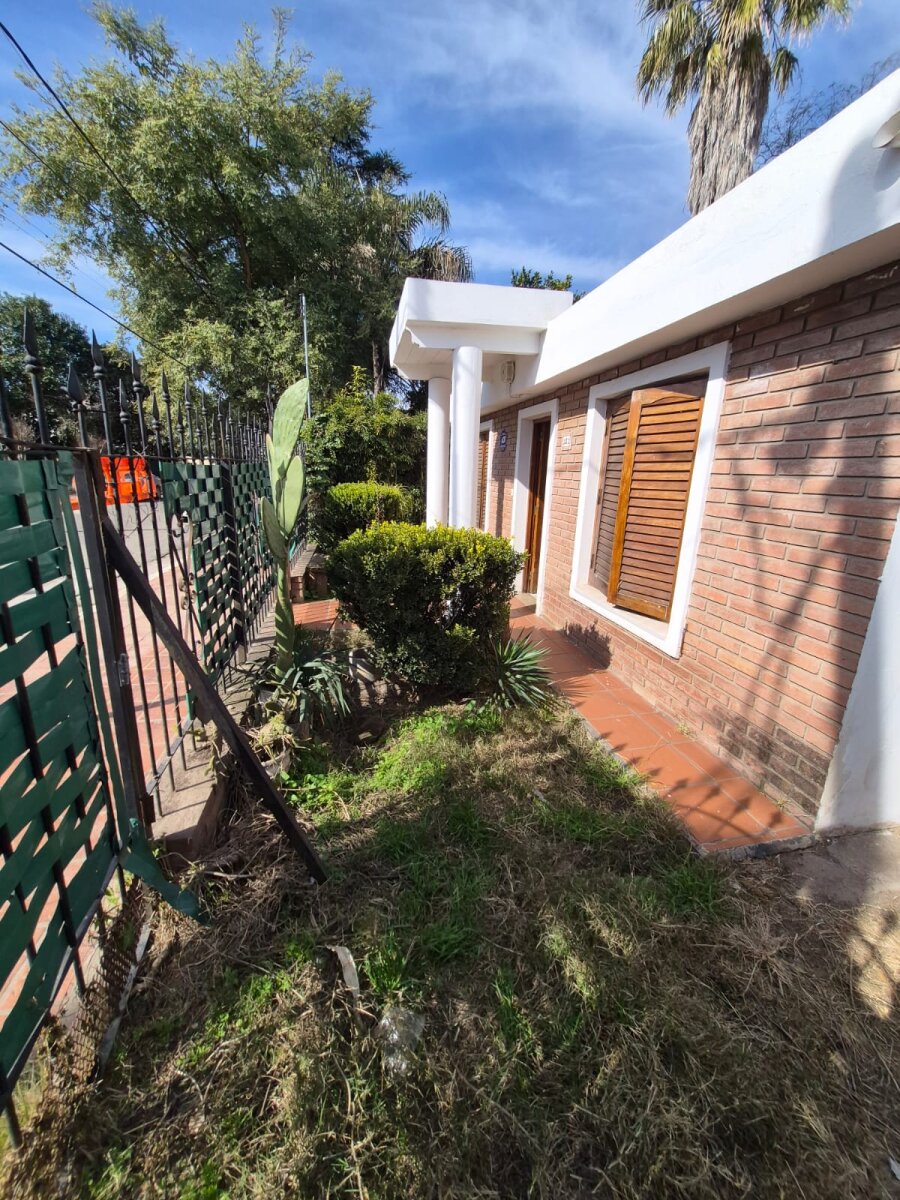 VENDO CASA 3 DORMITORIOS TIPO CHALET VILLA ALLENDE CENTRICO - Imagen 5