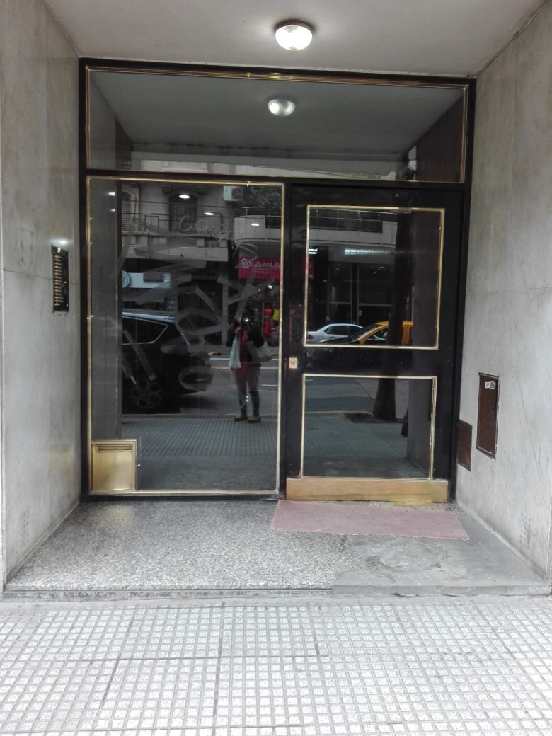 Recoleta, Av Pueyrredón 900, piso 4, 2 amb, 50m2, $ 920,000 + expensas + servicios. 02-08-26 - 18