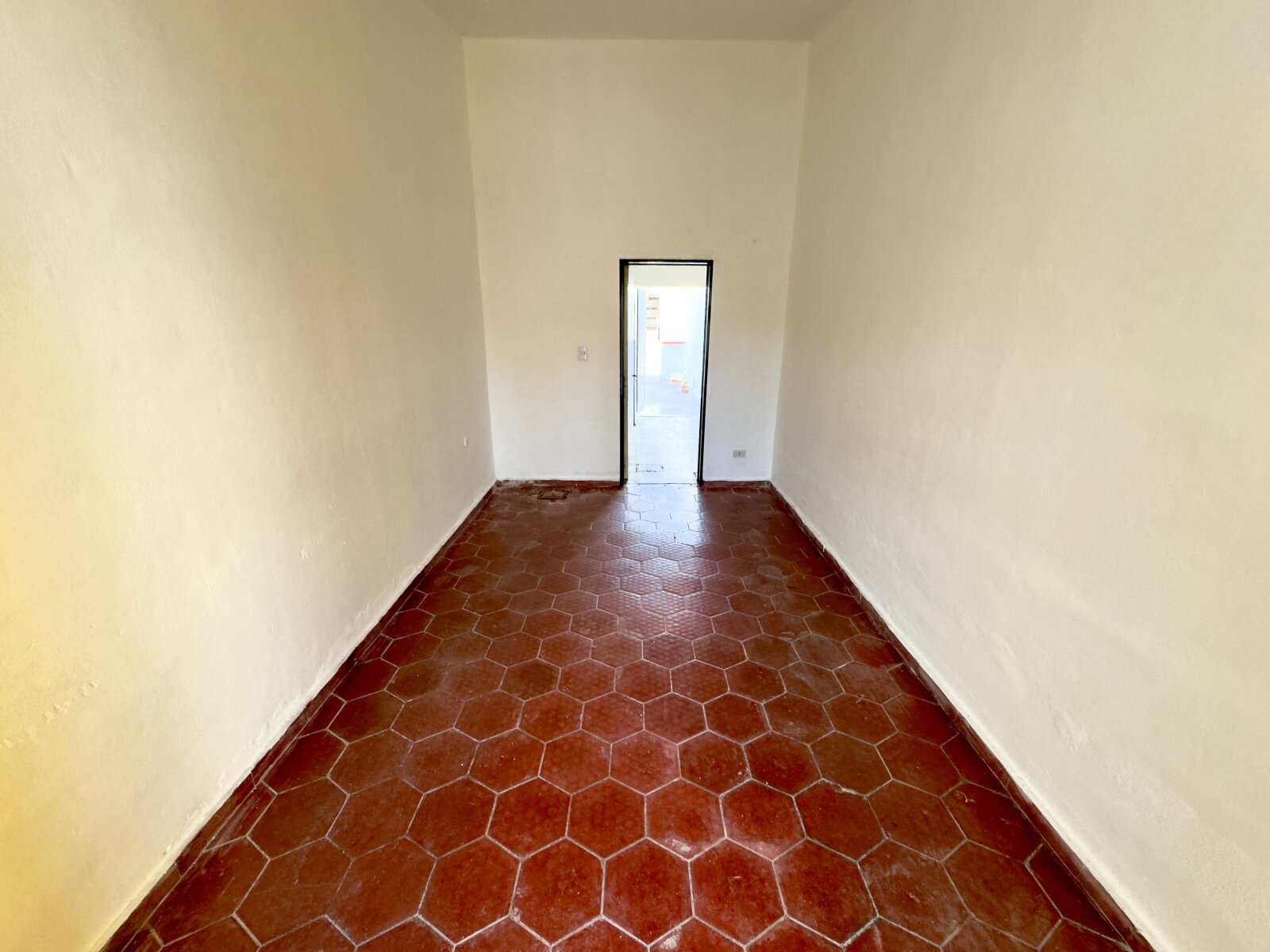CASA ALQUILER 3 DORM PATIO COCHERA 2 BAÑOS  B° CERRO DE LAS ROSA - Imagen 25